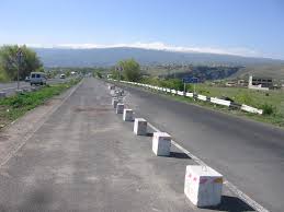 На участке автодороги Ереван-Арташат транспортного коридора "Север-Юг" обнаружены трещины: у Минтранса нет нареканий